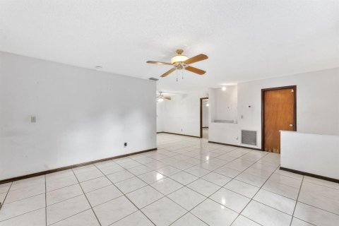 Villa ou maison à vendre à Port St. Lucie, Floride: 3 chambres, 124.12 m2 № 2382120 - photo 5
