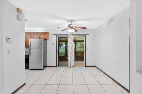 Villa ou maison à vendre à Port St. Lucie, Floride: 3 chambres, 124.12 m2 № 2382120 - photo 9
