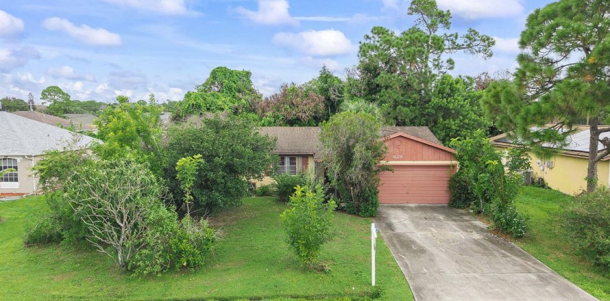 Villa ou maison à Port St. Lucie, Floride 3 chambres, 124.12 m2 № 2382120