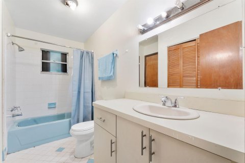 Villa ou maison à vendre à Port St. Lucie, Floride: 3 chambres, 124.12 m2 № 2382120 - photo 25