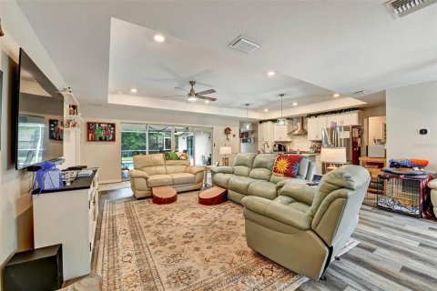 Casa en venta en Spring Hill, Florida, 4 dormitorios, 210.89 m2 № 2216755 - foto 7