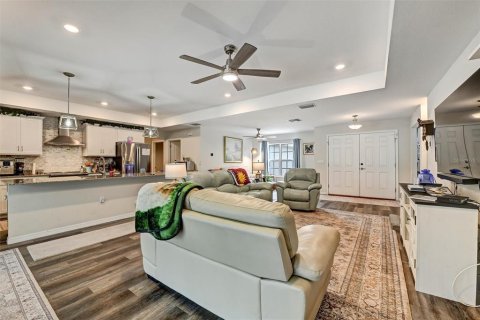 Casa en venta en Spring Hill, Florida, 4 dormitorios, 210.89 m2 № 2216755 - foto 8