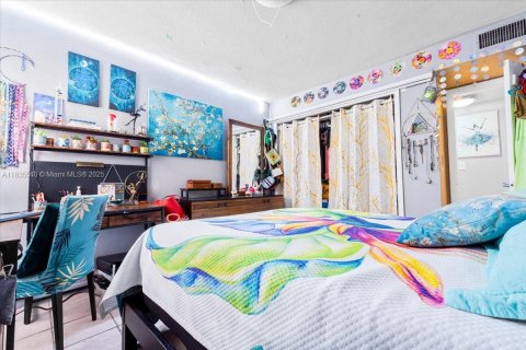 Condo in Hialeah, Florida, 3 bedrooms  № 1818517 - photo 10
