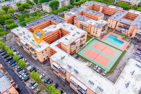 Condo in Hialeah, Florida, 3 bedrooms  № 1818517 - photo 24