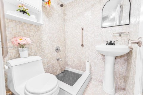 Condo in Hialeah, Florida, 3 bedrooms  № 1818517 - photo 18