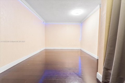Condo in Hialeah, Florida, 3 bedrooms  № 1818517 - photo 17