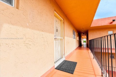 Condo in Hialeah, Florida, 3 bedrooms  № 1818517 - photo 21