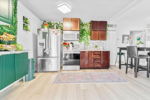Condo in Hialeah, Florida, 3 bedrooms  № 1818517 - photo 6