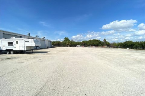 Propiedad comercial en alquiler en Punta Gorda, Florida, 455.59 m2 № 1592425 - foto 8