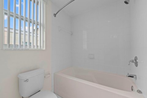 Copropriété à vendre à Miami, Floride: 2 chambres, 145.39 m2 № 2025870 - photo 24