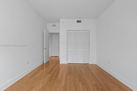 Copropriété à vendre à Miami, Floride: 2 chambres, 145.39 m2 № 2025870 - photo 14