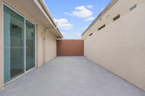 Copropriété à vendre à Miami, Floride: 2 chambres, 145.39 m2 № 2025870 - photo 25