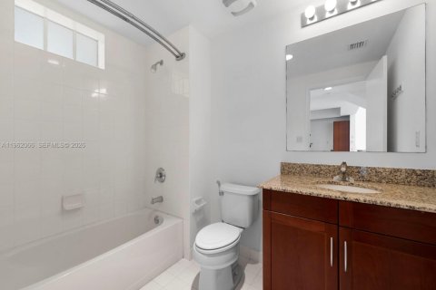 Copropriété à vendre à Miami, Floride: 2 chambres, 145.39 m2 № 2025870 - photo 12