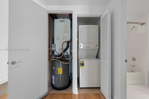 Copropriété à vendre à Miami, Floride: 2 chambres, 145.39 m2 № 2025870 - photo 15