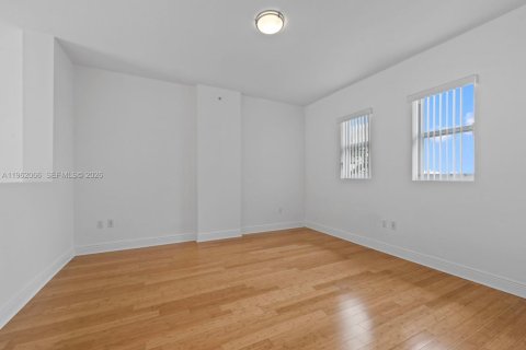 Copropriété à vendre à Miami, Floride: 2 chambres, 145.39 m2 № 2025870 - photo 16