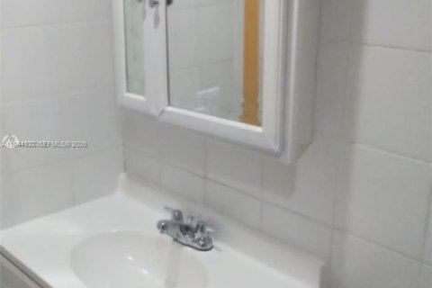 Снять в аренду кондоминиум в Хайалиа, Флорида 2 спальни, 79.15м2, № 2006711 - фото 9