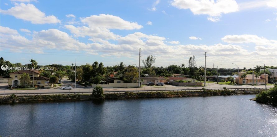 Кондоминиум с 2 спальнями в Хайалиа, Флорида № 2006711