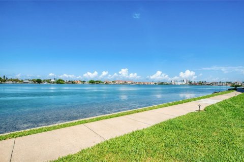 Condominio en venta en Saint Petersburg, Florida, 2 dormitorios, 106.37 m2 № 2157140 - foto 9