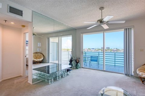 Condominio en venta en Saint Petersburg, Florida, 2 dormitorios, 106.37 m2 № 2157140 - foto 13