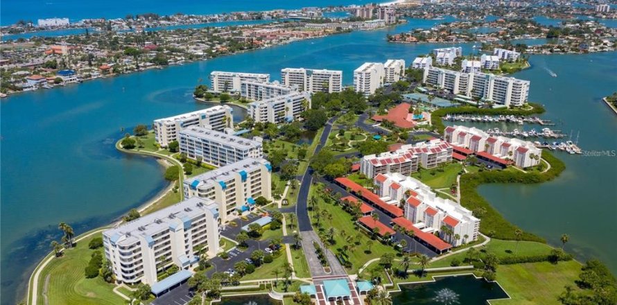 Condominio en Saint Petersburg, Florida, 2 dormitorios № 2157140