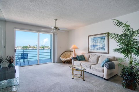 Condominio en venta en Saint Petersburg, Florida, 2 dormitorios, 106.37 m2 № 2157140 - foto 11