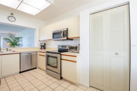 Condominio en venta en Saint Petersburg, Florida, 2 dormitorios, 106.37 m2 № 2157140 - foto 16