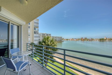 Condominio en venta en Saint Petersburg, Florida, 2 dormitorios, 106.37 m2 № 2157140 - foto 8