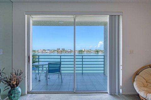 Condominio en venta en Saint Petersburg, Florida, 2 dormitorios, 106.37 m2 № 2157140 - foto 12