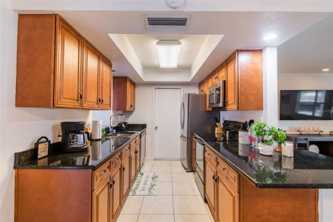 House in Sarasota, Florida 3 bedrooms, 140.47 sq.m. № 2156138 - photo 8