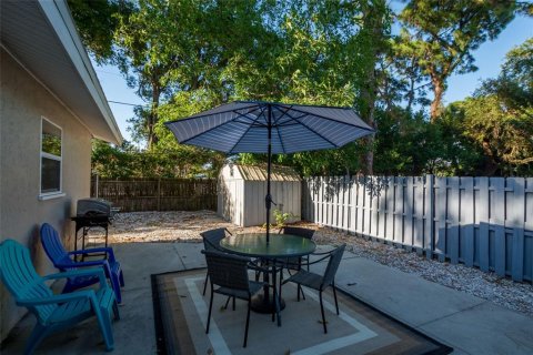 House in Sarasota, Florida 3 bedrooms, 140.47 sq.m. № 2156138 - photo 24