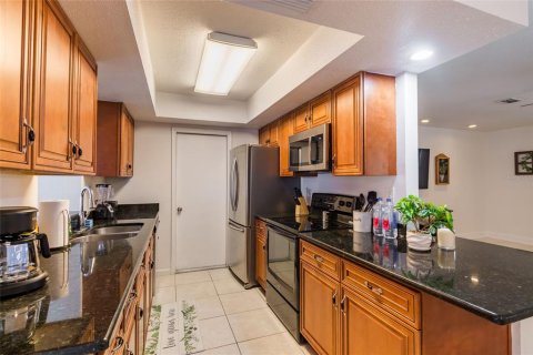House in Sarasota, Florida 3 bedrooms, 140.47 sq.m. № 2156138 - photo 9