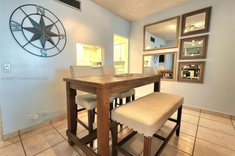 Copropriété à louer à Hollywood, Floride: 1 chambre, 72.46 m2 № 2037264 - photo 9