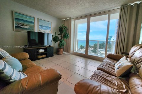 Copropriété à louer à Hollywood, Floride: 1 chambre, 72.46 m2 № 2037264 - photo 7