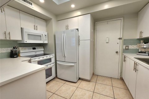 Copropriété à louer à Hollywood, Floride: 1 chambre, 72.46 m2 № 2037264 - photo 13