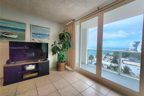 Copropriété à louer à Hollywood, Floride: 1 chambre, 72.46 m2 № 2037264 - photo 5