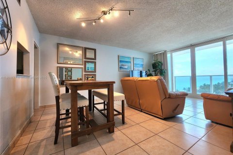 Copropriété à louer à Hollywood, Floride: 1 chambre, 72.46 m2 № 2037264 - photo 8
