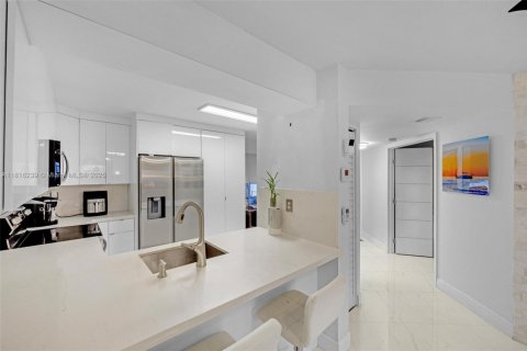 Copropriété à vendre à Miami Lakes, Floride: 2 chambres, 78.97 m2 № 1772575 - photo 13