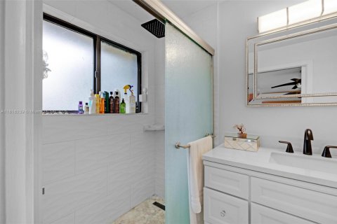 Copropriété à vendre à Miami Lakes, Floride: 2 chambres, 78.97 m2 № 1772575 - photo 25