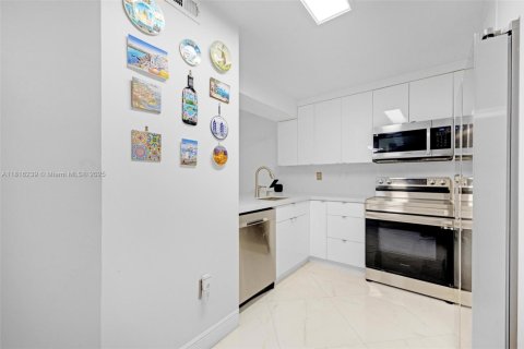 Copropriété à vendre à Miami Lakes, Floride: 2 chambres, 78.97 m2 № 1772575 - photo 16
