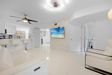 Copropriété à vendre à Miami Lakes, Floride: 2 chambres, 78.97 m2 № 1772575 - photo 8