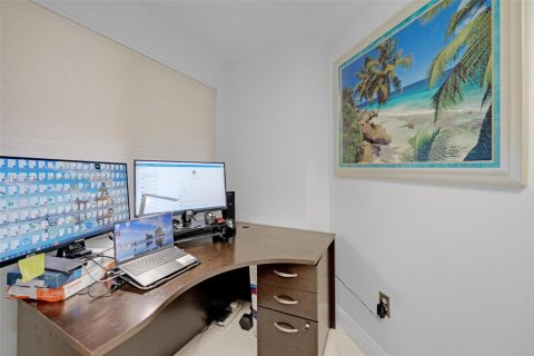 Copropriété à vendre à Miami Lakes, Floride: 2 chambres, 78.97 m2 № 1772575 - photo 18