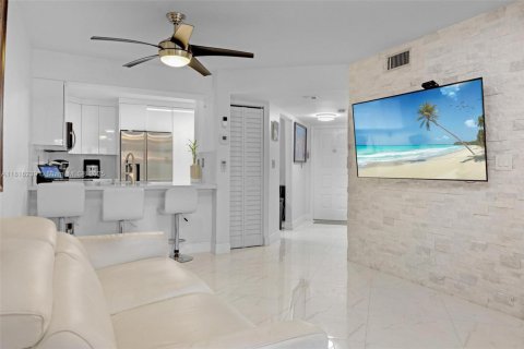 Copropriété à vendre à Miami Lakes, Floride: 2 chambres, 78.97 m2 № 1772575 - photo 11