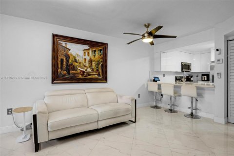 Copropriété à vendre à Miami Lakes, Floride: 2 chambres, 78.97 m2 № 1772575 - photo 10