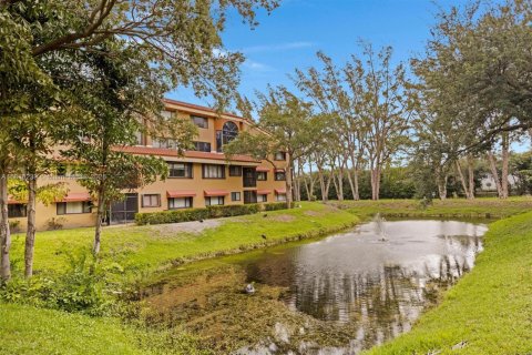 Copropriété à vendre à Miami Lakes, Floride: 2 chambres, 78.97 m2 № 1772575 - photo 4