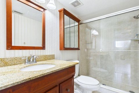 Condo in Saint Petersburg, Florida, 2 bedrooms № 2204070 - photo 7