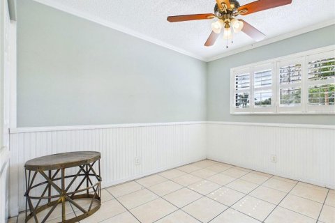 Condo in Saint Petersburg, Florida, 2 bedrooms № 2204070 - photo 12