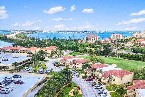 Condo in Saint Petersburg, Florida, 2 bedrooms № 2204070