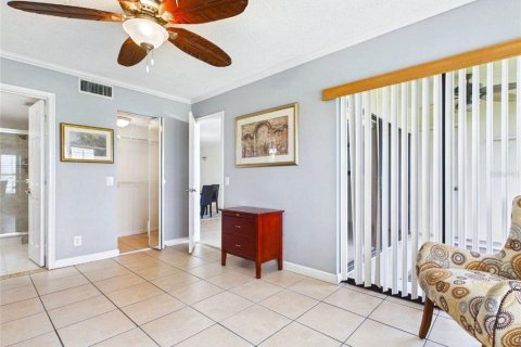 Condo in Saint Petersburg, Florida, 2 bedrooms № 2204070 - photo 8