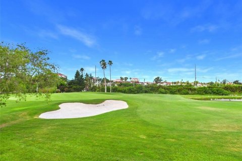 Condo in Saint Petersburg, Florida, 2 bedrooms № 2204070 - photo 16