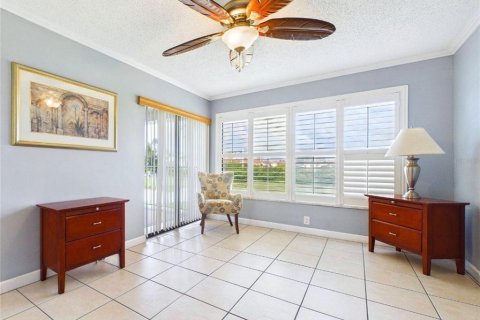 Condo in Saint Petersburg, Florida, 2 bedrooms № 2204070 - photo 10